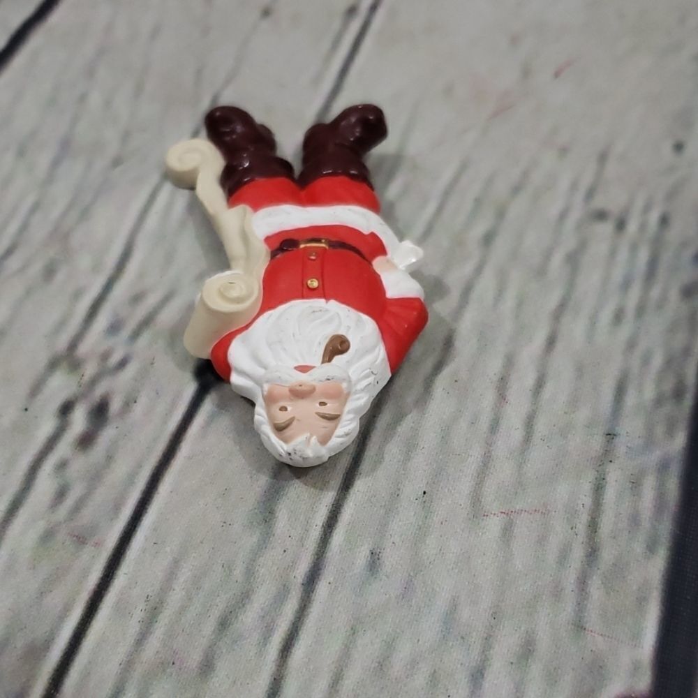 1998 HALLMARK SANTA NICK'S WISH LIST BROOCH - Picture 3 of 6